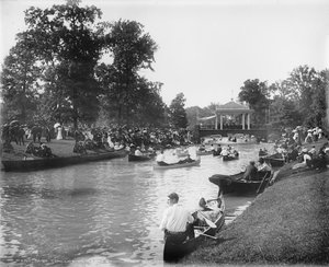 Konzert auf dem Grand Canal, Belle Isle Park, 1903-20 von Detroit Publishing Co.