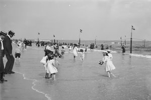 Strandszene, Rockaway, New York City, USA, ca. 1905