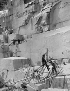 Kanalisation, ein Granitsteinbruch in Neuengland, um 1908 (s/w Foto)