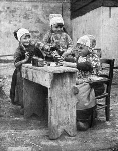 Kinder in traditioneller Kleidung, Marken, Holland, 1936
