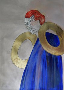 Figur mit goldenen Ringen