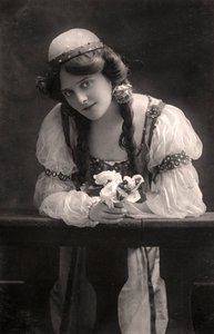 Maie Ash, Schauspielerin, 1900er von Dover Street Studios
