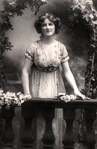 Nina Sevening, Schauspielerin, 1900er Jahre