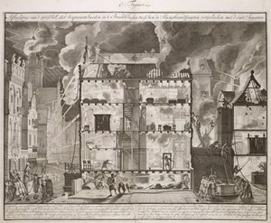 Illustration, die zeigt, wie neue lange Feuerwehrschläuche alle Teile eines Gebäudes erreichen können, aus einem Buch über die Brandbekämpfung in Holland, veröffentlicht um 1700 von Dutch School