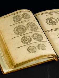 Münzbuch mit Gravuren englischer Münzen (Buch) von Dutch School