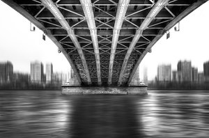 Unter der städtischen Brücke