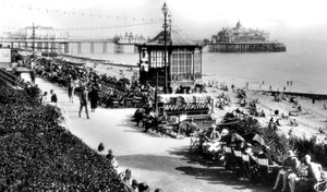 Der Musikpavillon und die Seebrücke, Eastbourne, East Sussex, frühes 20. Jahrhundert von E. Dennis