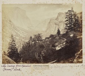 Yo-Sem-i-te-Tal, Kalifornien. Das Tal vom Komah (Mond) Felsen von Eadweard J. Muybridge