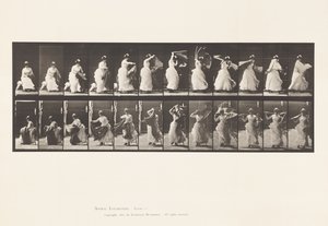 Toilette; Aufstehen vom Stuhl und Anziehen des Schals