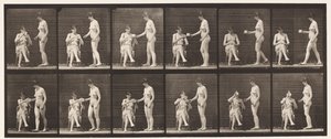 Tafel 450. Zwei Modelle, 8 bringt eine Tasse Tee, 1 nimmt die Tasse und trinkt von Eadweard Muybridge