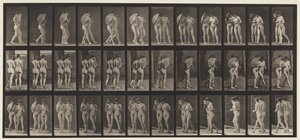 Tafel 54. Gehen, zwei Modelle/einer schwenkt einen Fächer, Arm in Arm von Eadweard Muybridge
