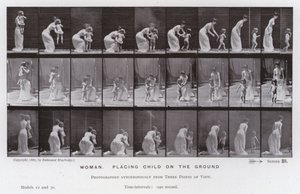 Die menschliche Figur in Bewegung: Frau, setzt ein Kind auf den Boden von Eadweard Muybridge