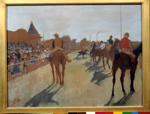 Das Defilee „Rennpferde vor den Tribünen“ von Edgar Degas