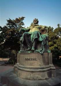 Denkmal zu Ehren des deutschen Dichters Johann Wolfgang von Goethe (1749-1832) von Edmund Ritter von Hellmer