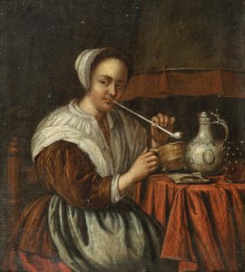 Eine Frau, die an einem Tisch eine Pfeife raucht