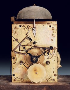 (Detail) einer Queen Anne Standuhr, Nr. 463 von Edward Banger