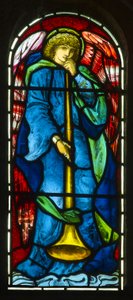 Hoarwithy, St Catherine, Morris & Co., Edward Burne-Jones, Trompetender Engel, 1879 von Edward Burne Jones