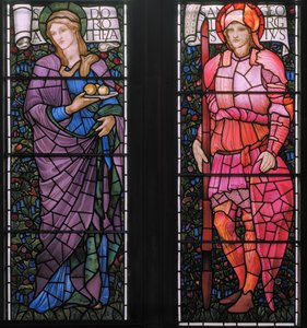Dorothea & St. Georg in rosa Rüstung, Ostfenster, 1880
