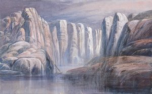 Flusspass, zwischen kargen Felsklippen