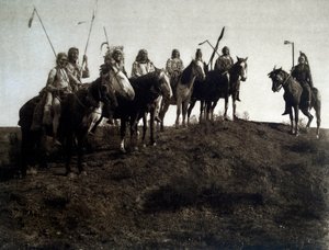 Amerikanische Indianer: Apsaroke-Krieger zu Pferd