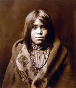 Ein Apache-Mädchen, ca. 1903, Foto von Edward S. Curtis