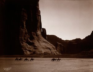 Canyon de Chelly - Navajo von Edward S. Curtis