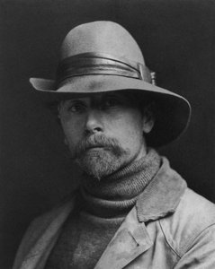 Edward S. Curtis (1868-1952), amerikanischer Fotograf, der unter der Schirmherrschaft von John Pierpont Morgan arbeitete, er interessierte sich für Indianer und veröffentlichte eine Art Enzyklopädie über sie ("The North American Indian")