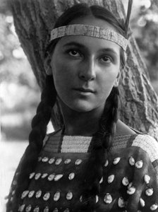 Lucille, Dakota-Frau, ca. 1908, Foto von Edward S. Curtis