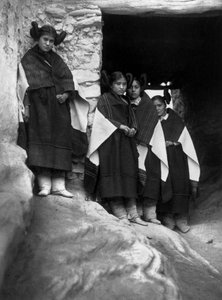 Junge Hopi-Indianer im Dorf Walpi (Arizona) von Edward Sheriff Curtis