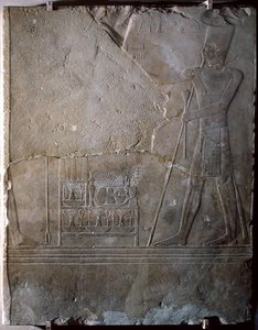 Relief, das Mentuhotep III (ca. 2004-1992 v. Chr.) zeigt, der Opfergaben darbringt, Mittleres Reich, ca. 1982-1970 v. Chr.
