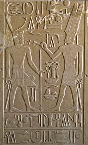 Ägyptische Antike: Hieroglyphe, die Sesostris I. darstellt, wie er von den Händen Amon-Ras die Symbole des Lebens und der Gesundheit empfängt - Weiße Kapelle des Pharaos Sesostris I. (1962-1928 v. Chr.), 12. Dynastie, Heiligtum, das zu Ehren des Gottes Amo