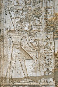 Ägyptische Antike: Detail der Reliefs der Alabasterkapelle des Pharaos Thutmosis IV (1419-1387 v. Chr.), die ihn mit den Symbolen der Macht zeigt. Karnak Tempel Freilichtmuseum Ägypten