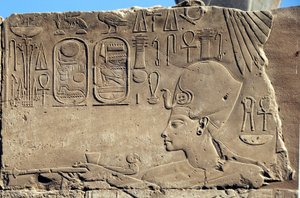 Ägyptische Antiquität: Flachrelief darstellend Pharao Horemheb von Egyptian 18th Dynasty