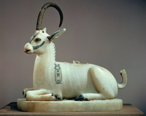 Deckel eines Salbgefäßes in Form eines Steinbocks, aus dem Grab von Tutanchamun (ca. 1370-52 v. Chr.) Neues Reich (bemalter Alabaster)