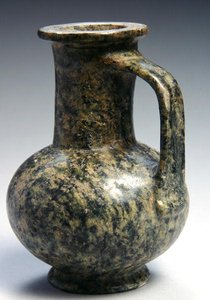 Krug, Neues Reich, ca. 1479-1353 v. Chr. (grüne Serpentin) von Egyptian 18th Dynasty