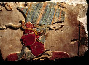 Relief, das den Pharao Thutmosis III mit der Atef-Krone darstellt von Egyptian 18th Dynasty