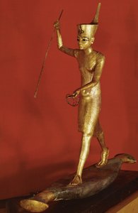 Tutenchamun steht auf einem flachen Boot und wirft einen Harpunen (vergoldetes Holz) von Egyptian 18th Dynasty