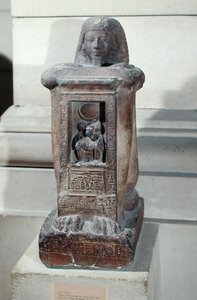 Naophore Statue des Schreibers Kha mit dem Gott Thoth im Naos, Neues Reich, ca. 1279-1212 v. Chr.