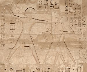 Szene des Massakers an Feinden, Tempel des Horus, Edfu von Egyptian 19th Dynasty