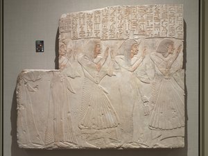 Grabrelief des Chefarztes Amenhotep und Familie, um 1279-1257 v. Chr. von Egyptian 19th Dynasty
