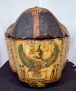 Oberes Ende des Sarges der Mumie von Nesyamun, möglicherweise gefunden in Deir El-Bahri, Neues Reich, ca. 1100 v. Chr. (bemaltes Holz) von Egyptian 20th Dynasty