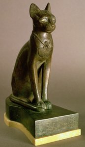 Statuette einer Katze, die die Göttin Bastet darstellt, mit der Kartusche von Psamtek I, Saite-Periode, ca. 664-610 v. Chr.