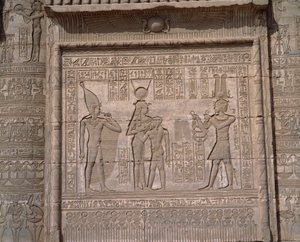 Ägyptische Antike: Ansicht der Flachreliefs des Tempels der Göttin Hathor in Denderah