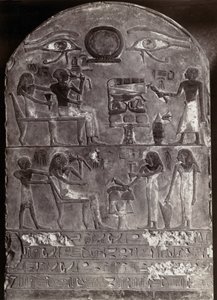 Augen des Horus Basrelief: Basrelief und Hieroglyphen auf einer gewölbten Stele mit zwei Augen des Horus oben. Ägyptische Kunst. Stele Musée du Louvre von Egyptian Egyptian