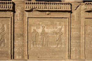 Ägyptische Antiquität: Römisches Mammisi zur Erinnerung an die Geburt von Ihy, Sohn der Isis, Hathor-Tempel, Denderah, Ägypten