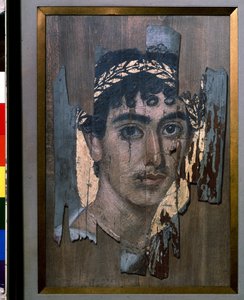 Ägyptische Antike: "Totenporträt eines jungen Mannes mit goldenem Heiligenschein", 2. Jahrhundert von Egyptian School