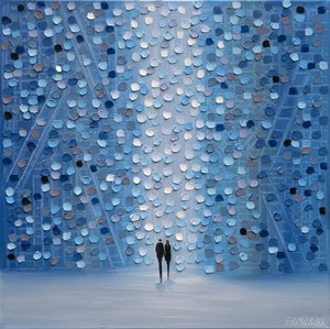 Paar unter blauen Lichtern