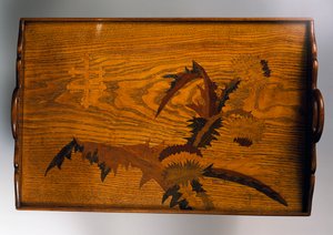 Holztablett mit Distelverzierung, hergestellt von Emile Gallé, Frankreich, 20. Jahrhundert