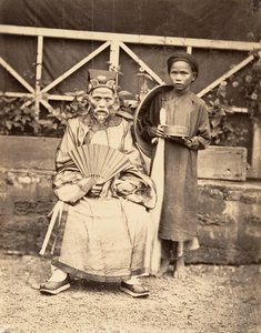 Dorfchef in offizieller Tracht, Cochinchina, 1866 von Emile Gsell