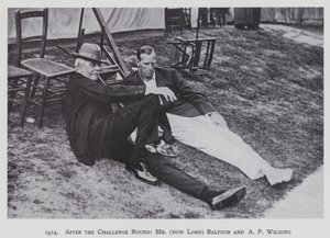 1914, nach der Challenge-Runde, Herr (jetzt Lord) Balfour und A F Wilding (s/w Foto) von English Photographer